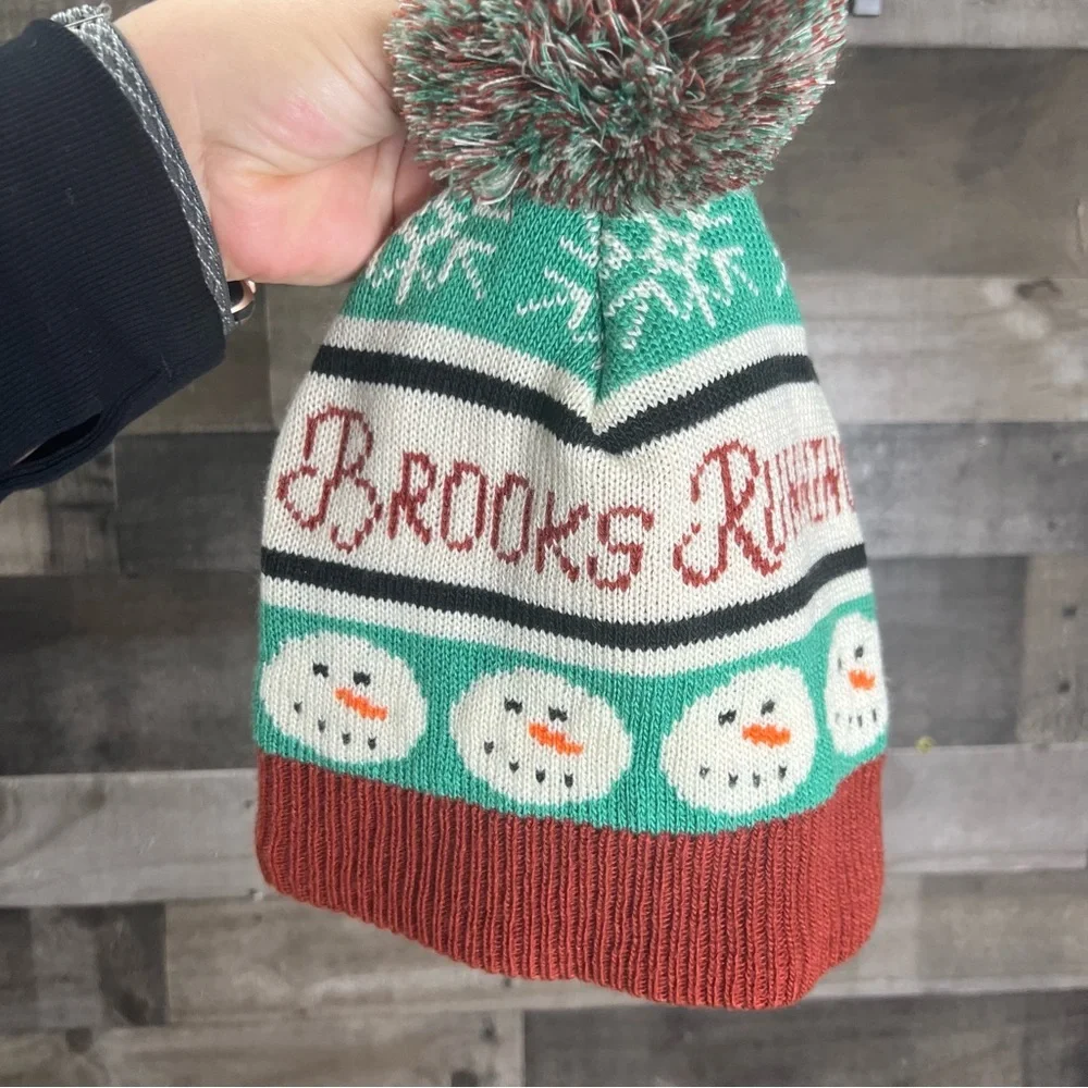 Brooks Running Run Merry Pom Beanie Snowmen Winter Hat